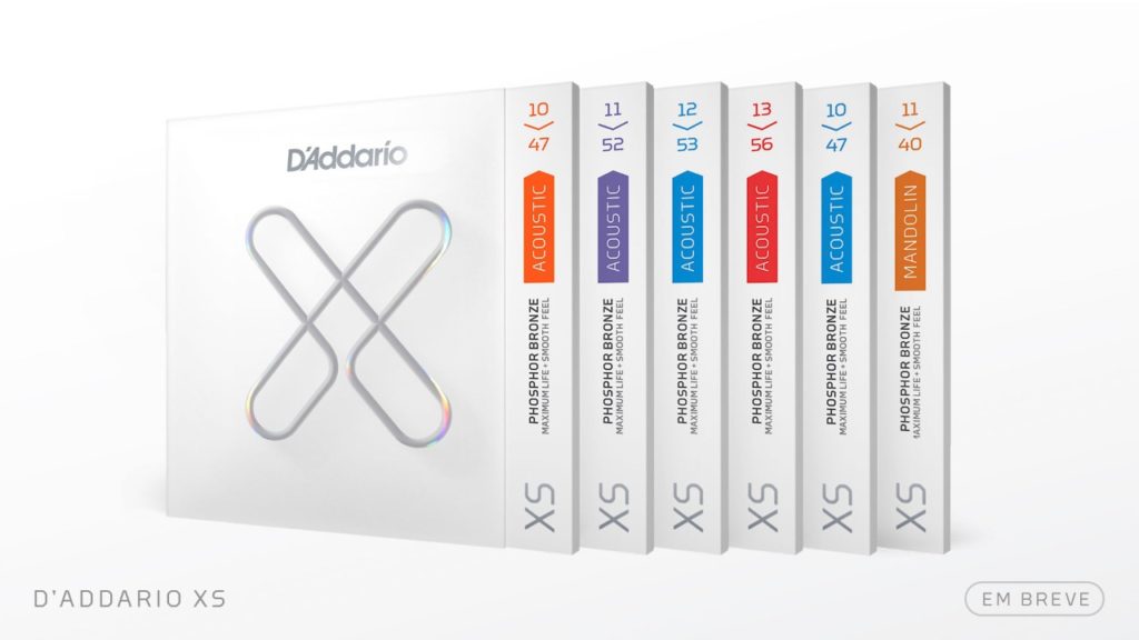 Banner promocional cordas D'Addario XS com os seis jogos de cordas que serão lançados em breve. 